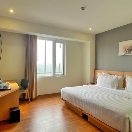 Hotel Santika Premiere Ambon Exterior foto