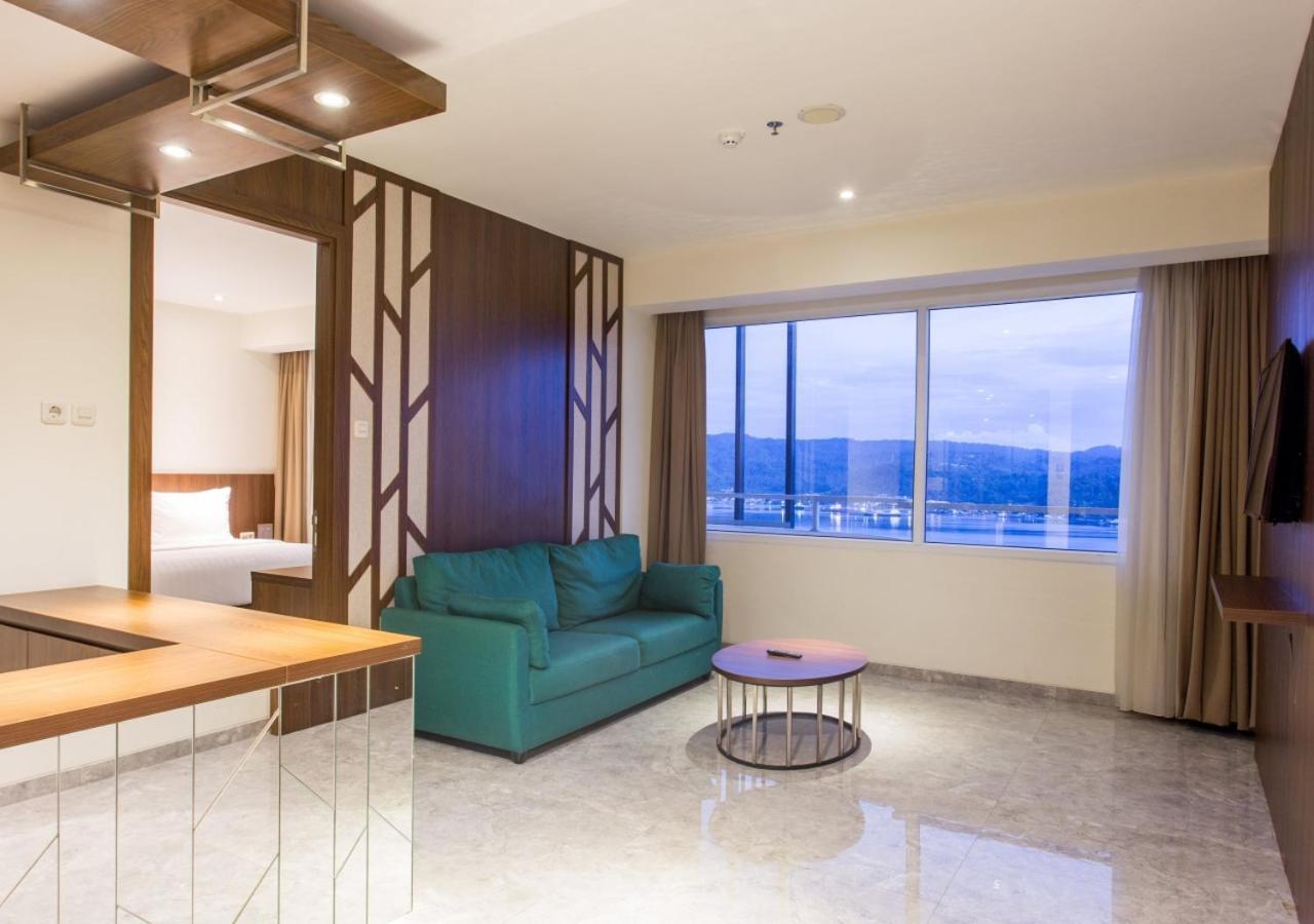 Hotel Santika Premiere Ambon Exterior foto